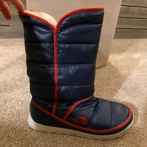 North Face Moon Boots Size 9